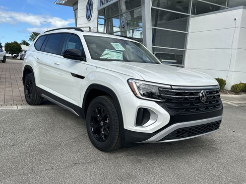 New 2026 Volkswagen Atlas Peak Edition image 4