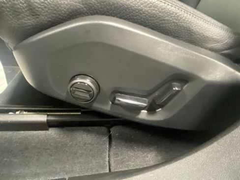 Used 2025 Volvo XC60 B5 Plus image 12