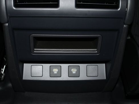 Used 2025 Land Rover Defender 110 X-Dynamic SE image 19