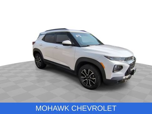 Used 2021 Chevrolet TrailBlazer ACTIV w/ Technology Package AWD/4WD image 2