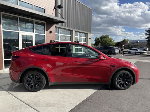 Used 2022 Tesla Model Y Long Range AWD/4WD image 9