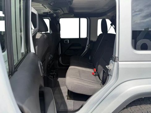 Used 2023 Jeep Wrangler Sahara image 30