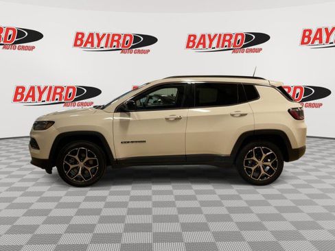 Used 2024 Jeep Compass Latitude AWD/4WD image 6