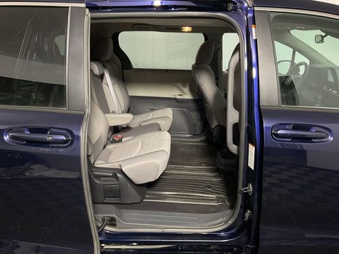 Used 2023 Toyota Sienna LE AWD/4WD image 30