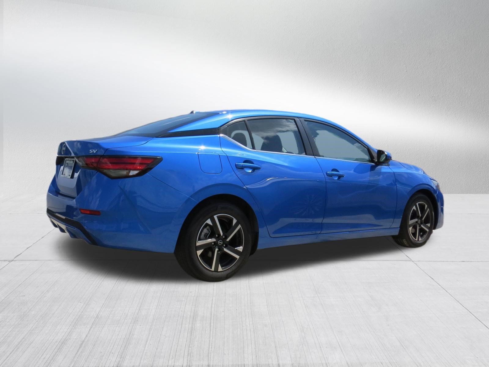 Used 2024 Nissan Sentra SV FWD image 2