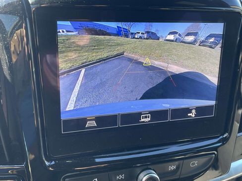 Used 2023 Chevrolet Traverse LT image 18