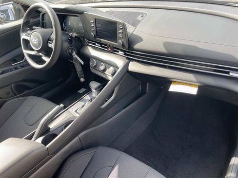 New 2026 Hyundai Elantra SE FWD image 28
