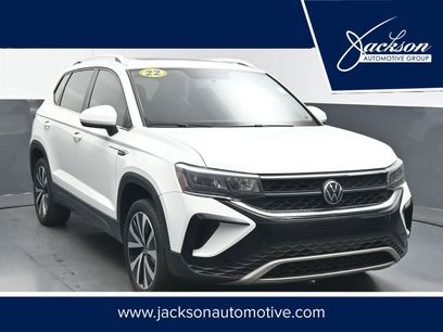 Used 2022 Volkswagen Taos SE w/ Panoramic Sunroof Package