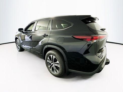 Certified 2025 Toyota Highlander XLE image 4