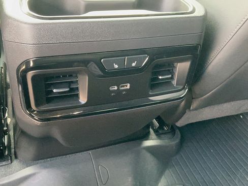 Used 2024 GMC Sierra 1500 AT4 w/ Technology Package AWD/4WD image 10