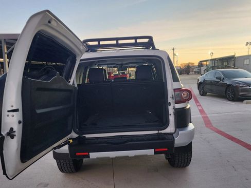 Used 2013 Toyota FJ Cruiser 4WD image 14