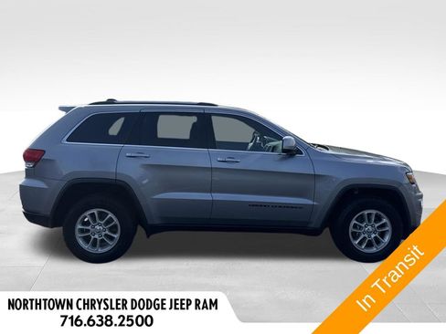 Used 2018 Jeep Grand Cherokee Laredo AWD/4WD image 4