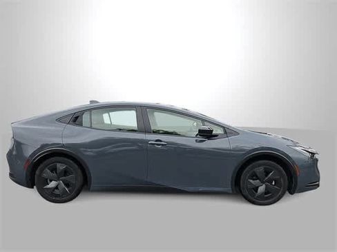 Used 2024 Toyota Prius LE image 9