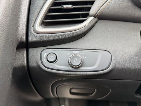 Used 2022 Chevrolet Trax LT w/ Driver Confidence Package image 18