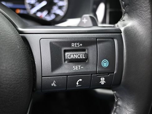 Used 2025 Nissan Pathfinder SV FWD image 26