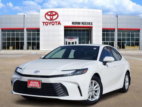 Used 2026 Toyota Camry LE image 1