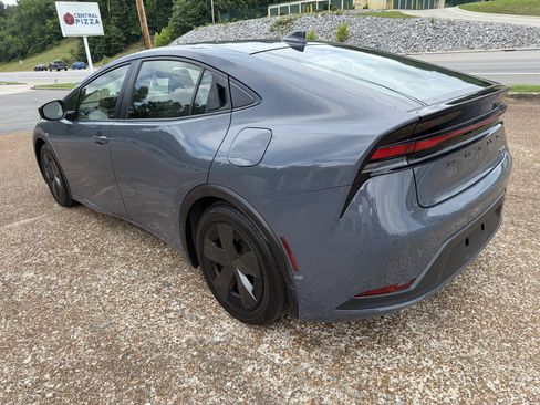 Used 2024 Toyota Prius LE FWD image 5