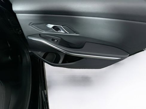 Used 2025 BMW 330i Sedan image 30