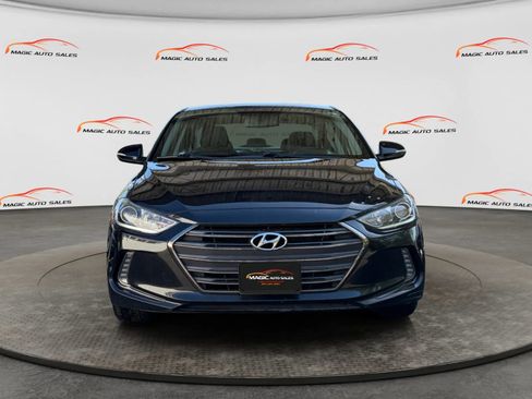 Used 2017 Hyundai Elantra Limited w/ Limited Tech Package 08 FWD image 3