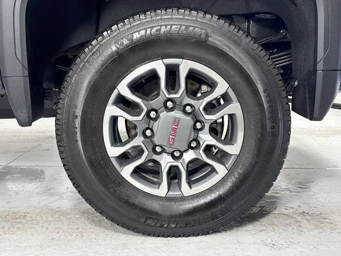 Used 2024 GMC Sierra 3500 SLT w/ SLT Convenience Package AWD/4WD image 10