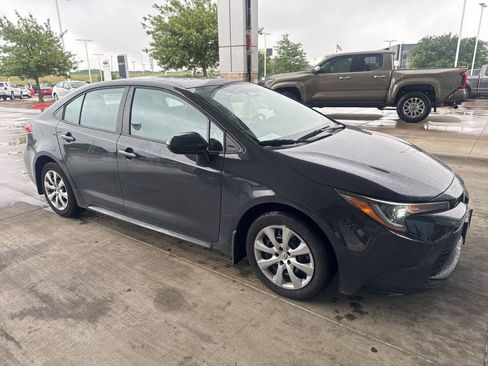 Used 2025 Toyota Corolla LE FWD image 22