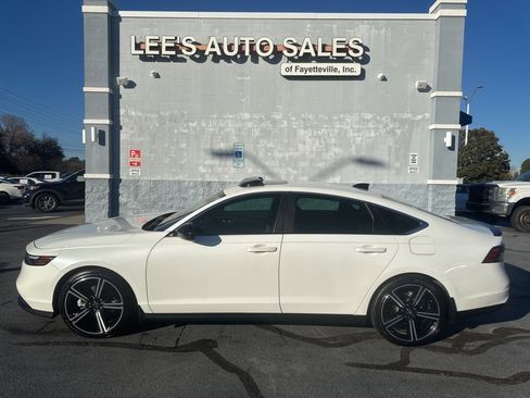 Used 2023 Honda Accord Sport image 4