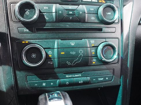 Used 2016 Ford Explorer XLT AWD/4WD image 41