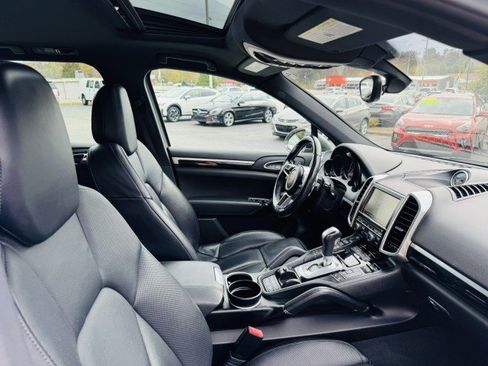 Used 2016 Porsche Cayenne image 22