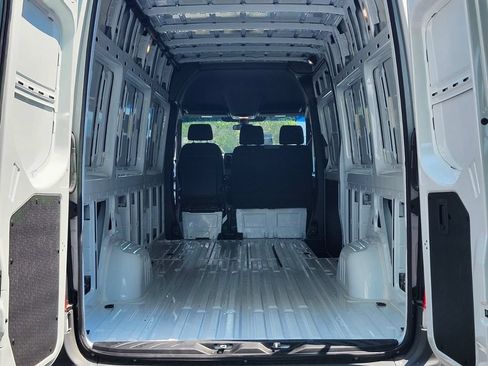 Used 2025 Mercedes-Benz Sprinter 2500 image 28