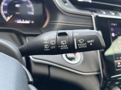 Certified 2024 Jeep Grand Cherokee Altitude image 24