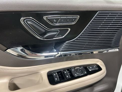 Certified 2021 Lincoln Corsair AWD image 13