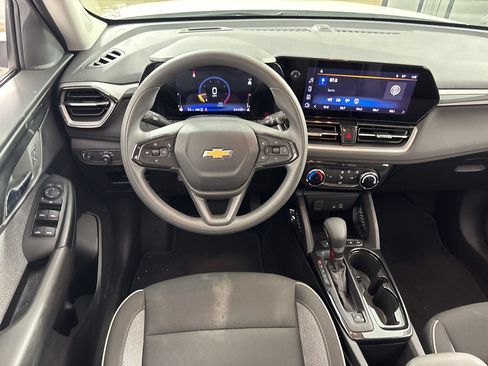 Used 2025 Chevrolet TrailBlazer LT AWD/4WD image 27