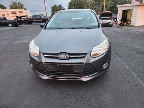 Used 2012 Ford Focus SE FWD image 2