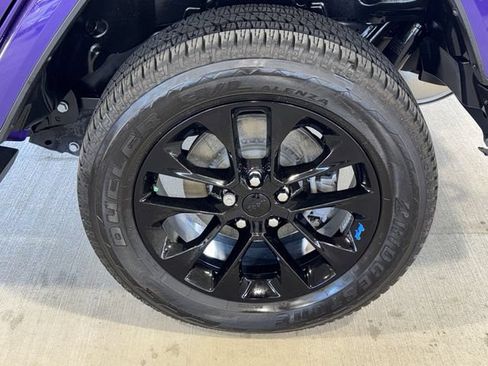 Used 2023 Jeep Wrangler Unlimited Sahara AWD/4WD image 36
