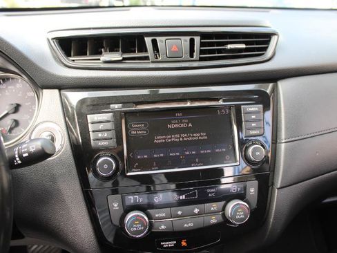 Used 2018 Nissan Rogue SV image 24