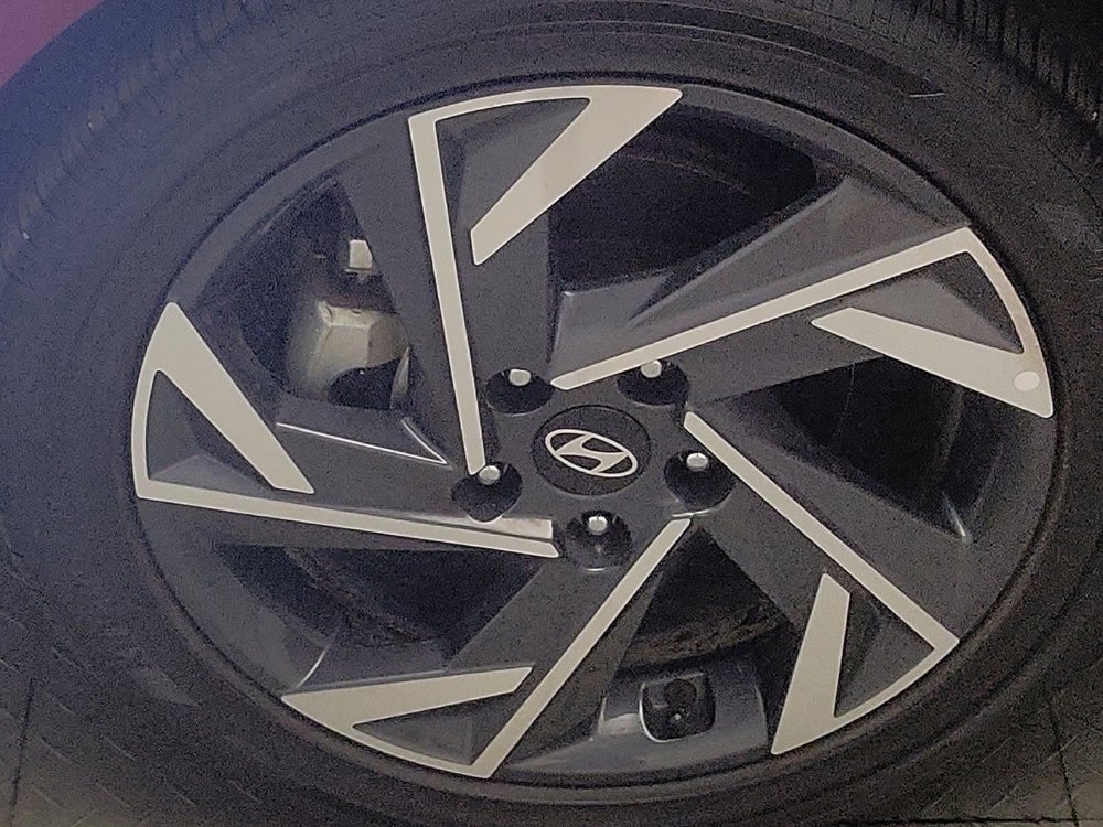 Used 2025 Hyundai Elantra SEL FWD image 31