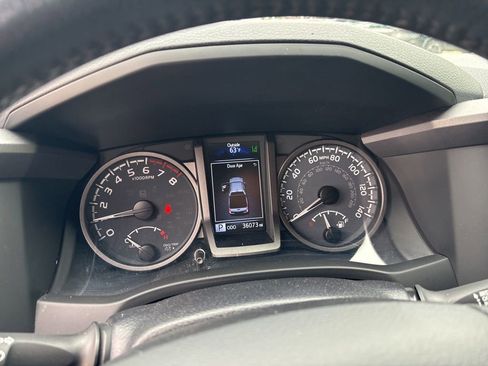 Used 2023 Toyota Tacoma TRD Off-Road w/ TRD Premium Off Road Package AWD/4WD image 15