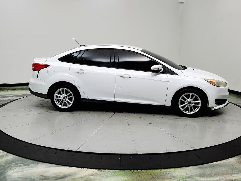 Used 2016 Ford Focus SE FWD image 4