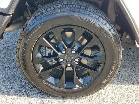 Used 2025 Jeep Wrangler Unlimited Sahara w/ Safety Group AWD/4WD image 5