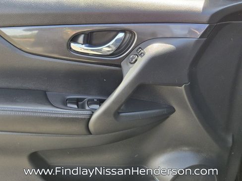 Used 2017 Nissan Rogue S AWD/4WD image 20