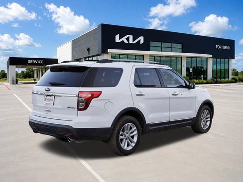 Used 2013 Ford Explorer XLT FWD image 4