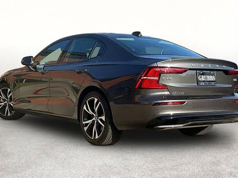 Used 2025 Volvo S60 B5 Core FWD image 17