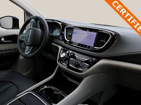 Used 2023 Chrysler Pacifica Limited image 20