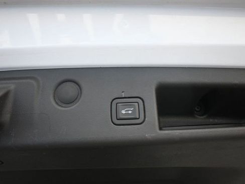 Used 2024 Chevrolet Equinox LT image 9