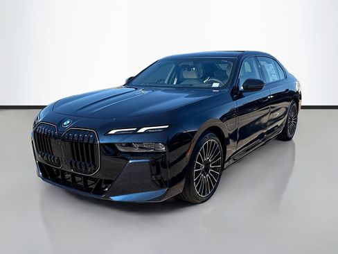 New 2026 BMW 750e xDrive image 7