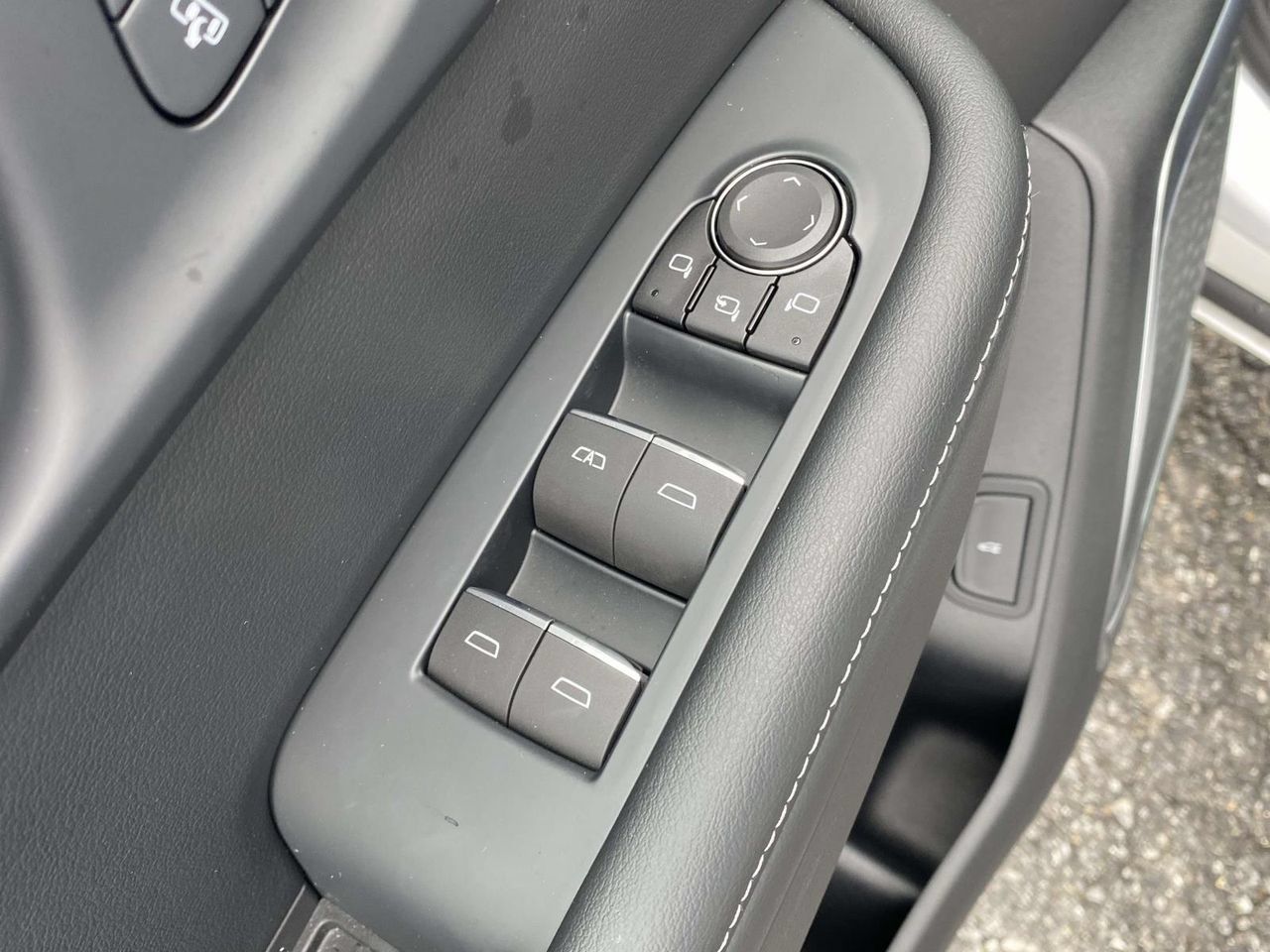 Used 2025 Buick Enclave Avenir w/ Super Cruise Package FWD image 18