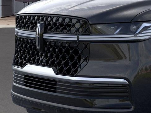 New 2026 Lincoln Navigator Reserve AWD/4WD image 17