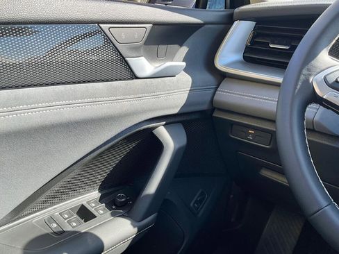 New 2026 Volkswagen Tiguan SE image 23