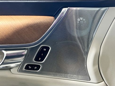 Used 2017 Volvo S90 T6 Inscription w/ Vision Package image 13