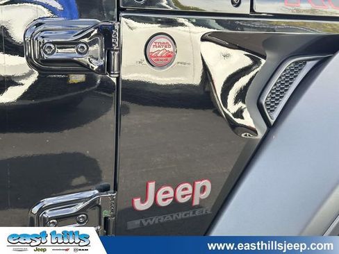 Certified 2025 Jeep Wrangler Unlimited Rubicon AWD/4WD image 11